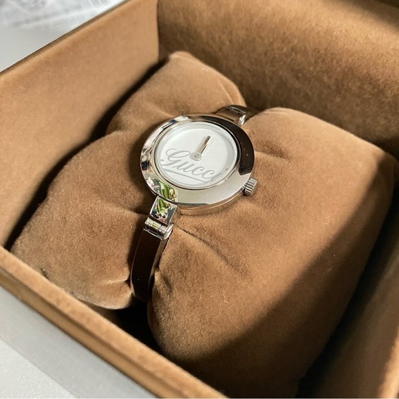 Authentic Gucci 105 Women's Stainless Steel Swiss Made Small Silvertone - Picture 7 of 14
